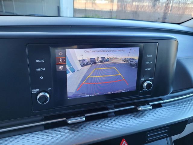 Certified 2024 Kia Carnival LX image 20