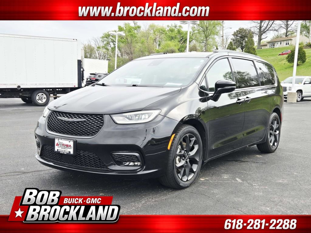 Used 2025 Chrysler Pacifica Limited image 7