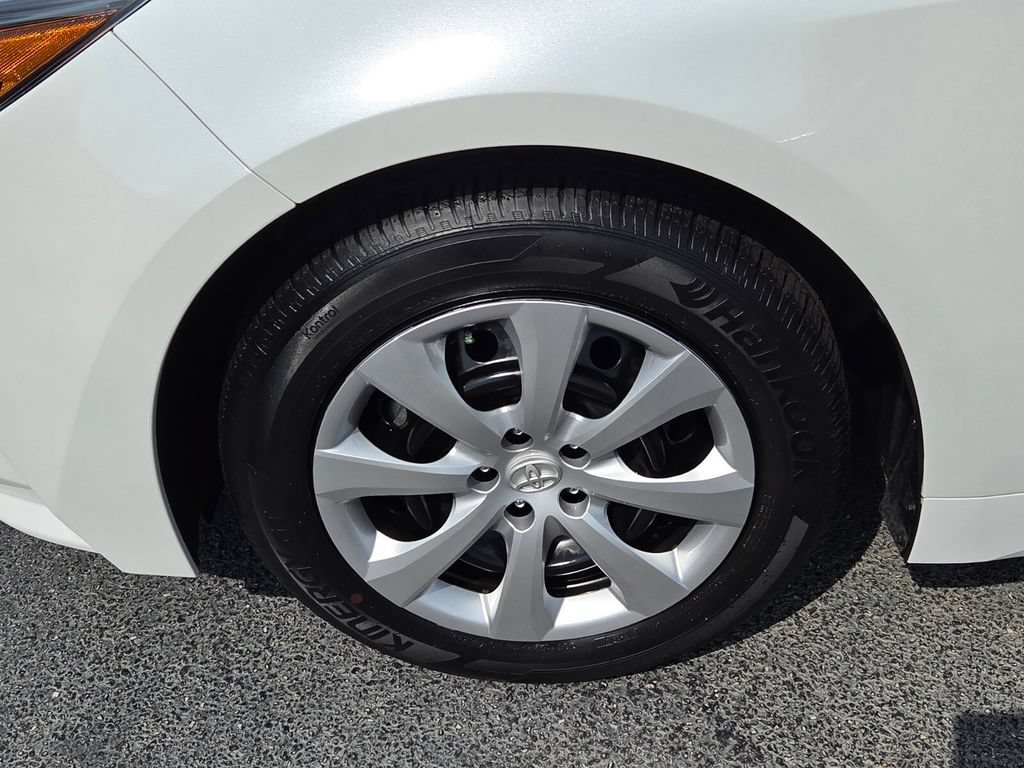 Certified 2025 Toyota Corolla LE FWD image 16