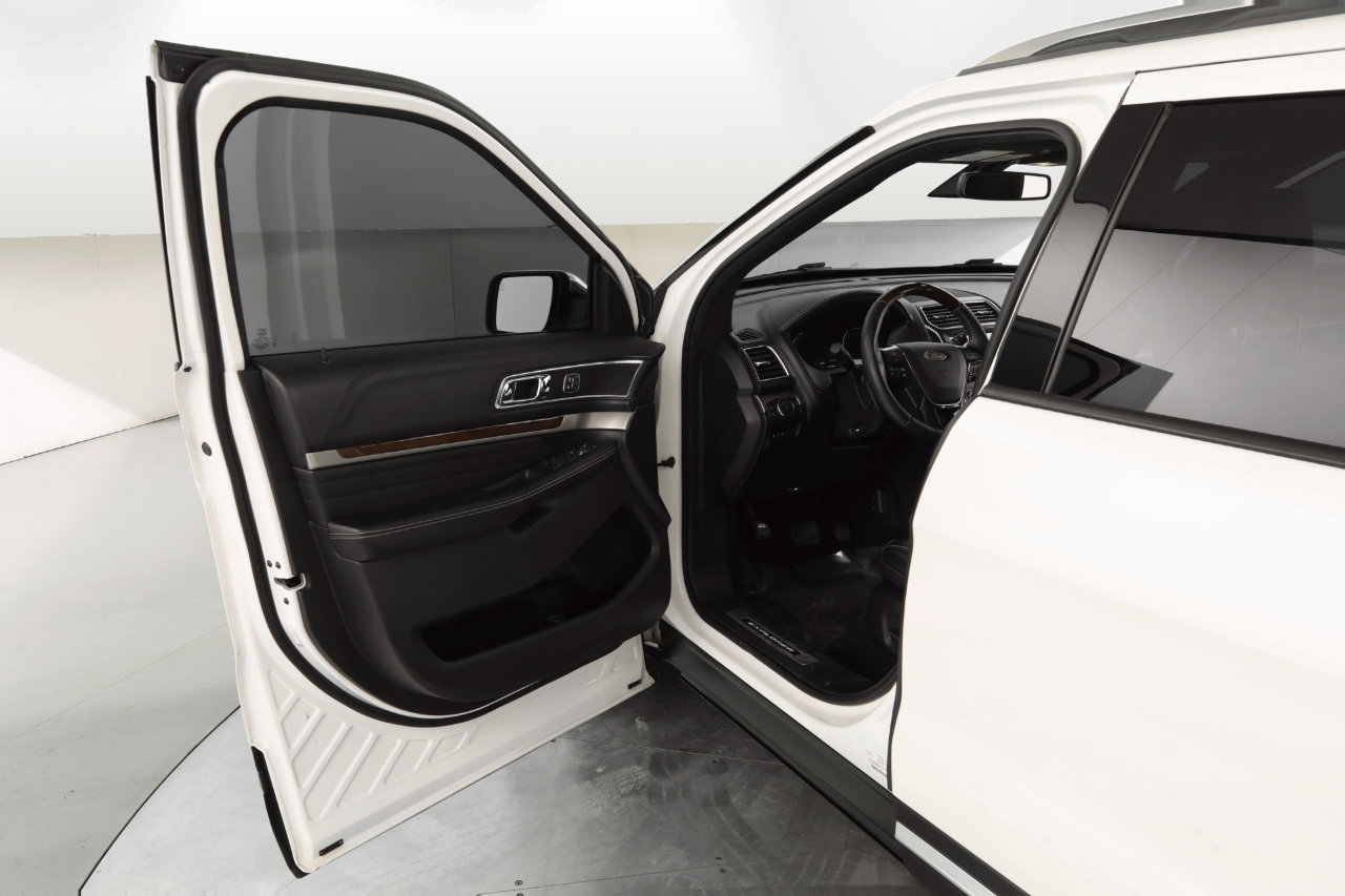 Used 2018 Ford Explorer Platinum image 11