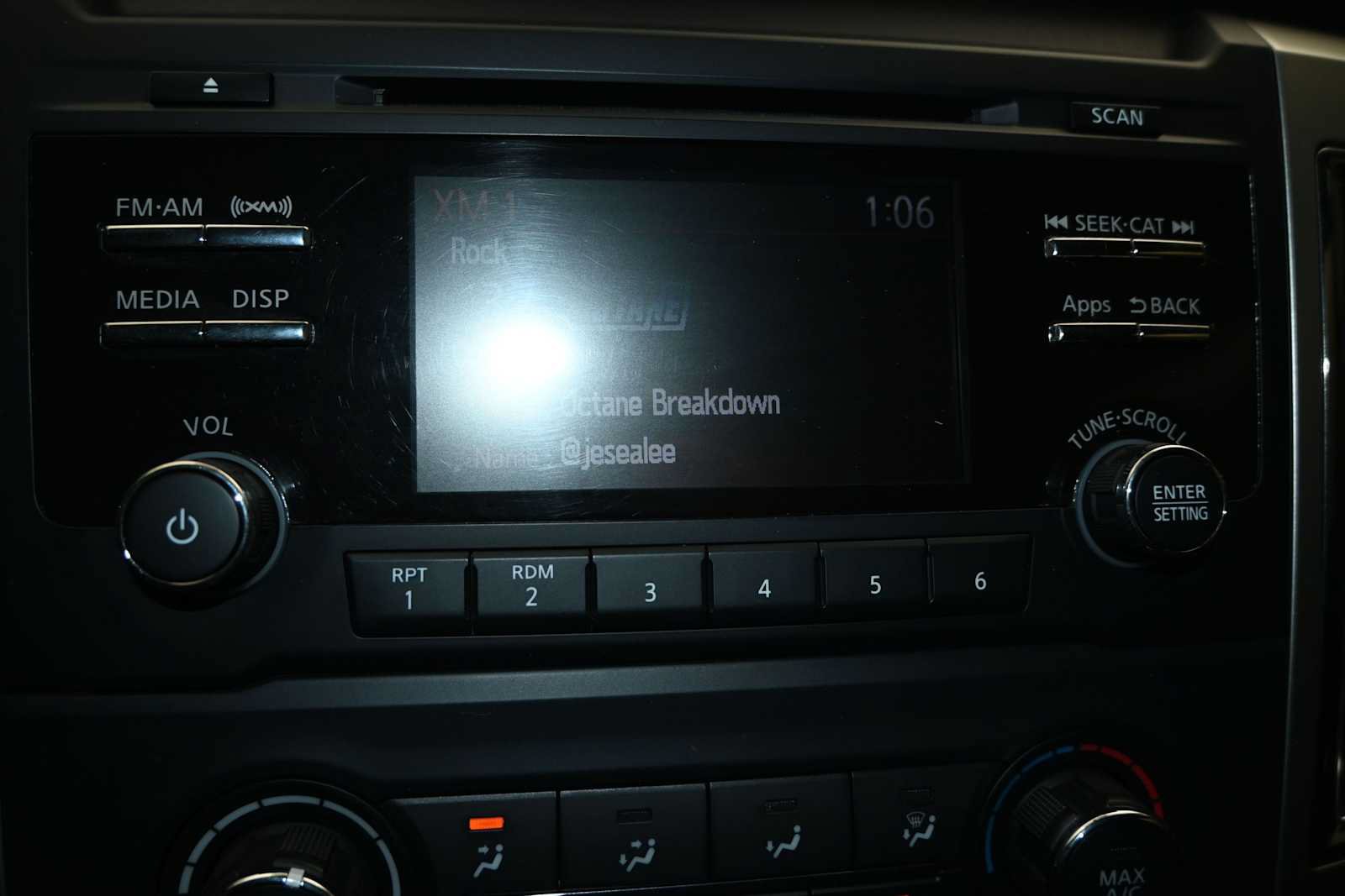 Used 2017 Nissan Titan SV AWD/4WD image 15