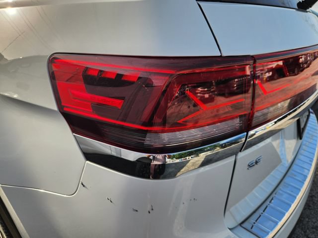 Used 2024 Volkswagen Atlas SE w/ Panoramic Sunroof Package FWD image 5