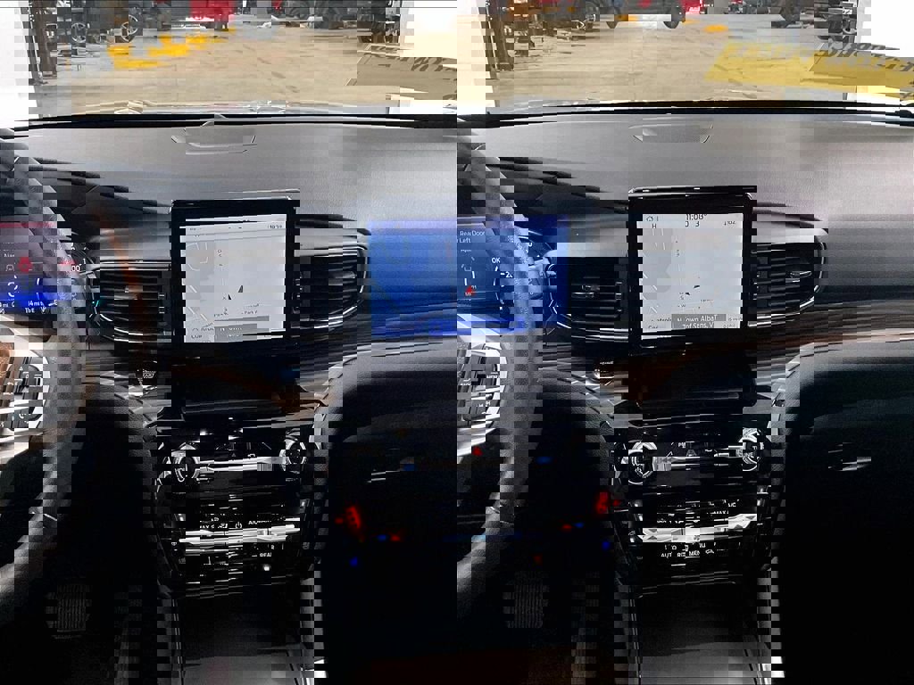 Used 2023 Ford Explorer Limited w/ Equipment Group 301A AWD/4WD image 19