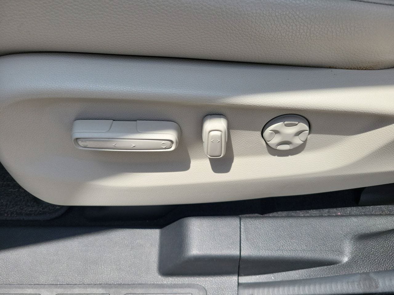 Used 2025 Honda Odyssey EX-L image 17