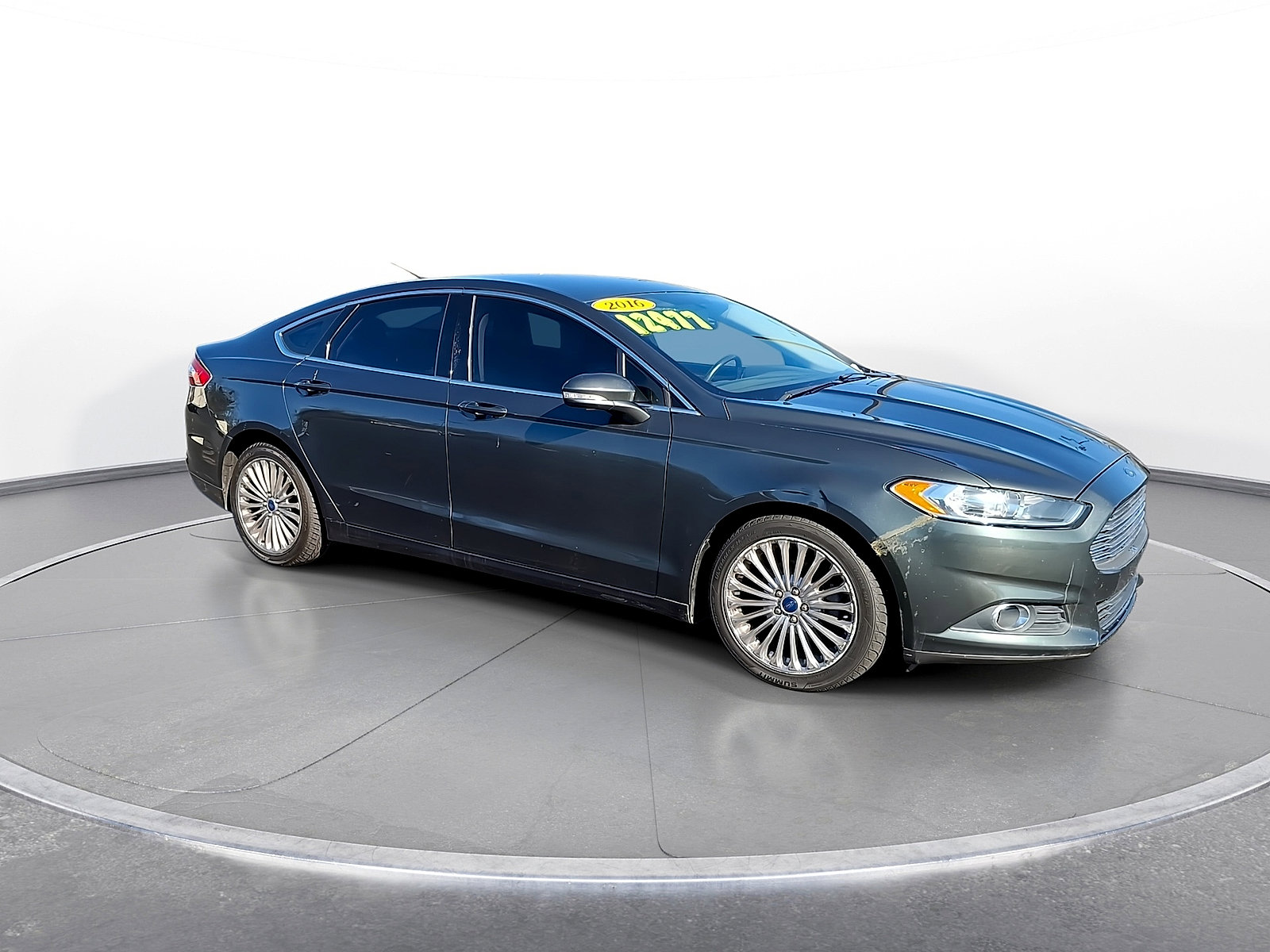 Used 2016 Ford Fusion SE w/ Equipment Group 202A FWD image 2