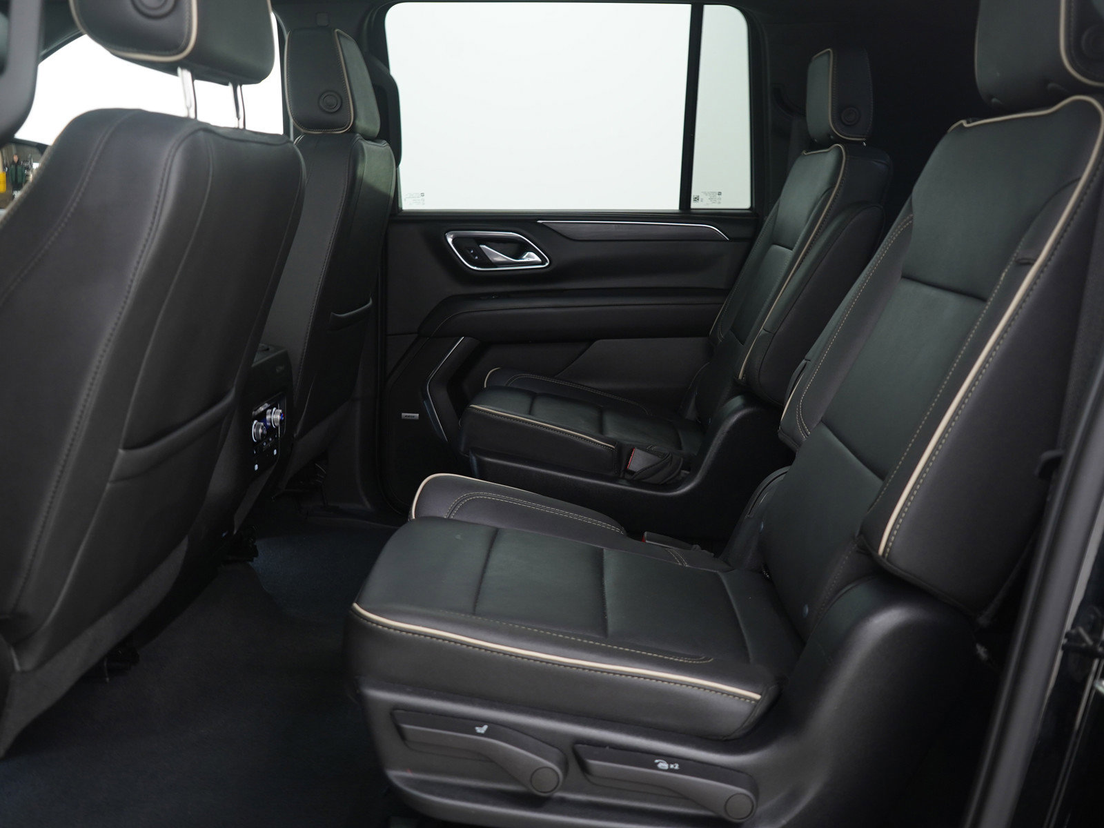 Used 2023 GMC Yukon XL SLT image 16