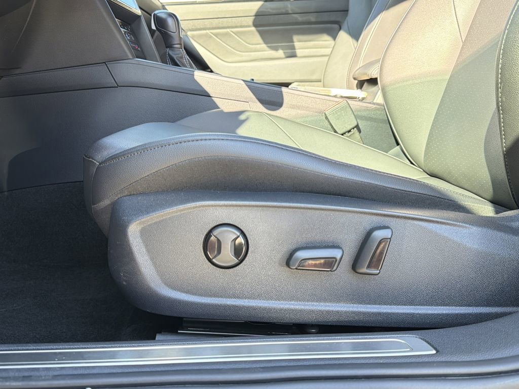 Used 2022 Volkswagen Arteon SE image 21