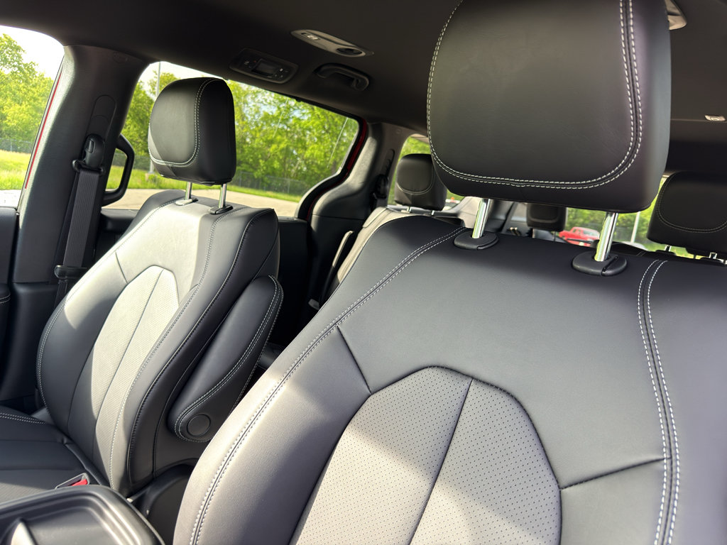 New 2027 Chrysler Pacifica Select w/ Family Tech Group FWD image 27
