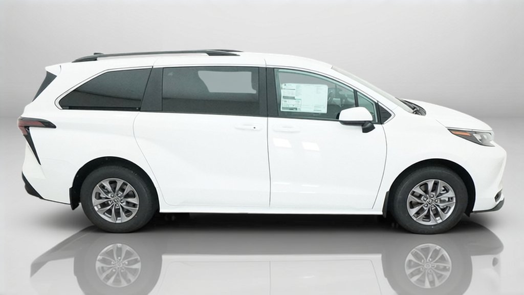 New 2026 Toyota Sienna LE FWD image 14