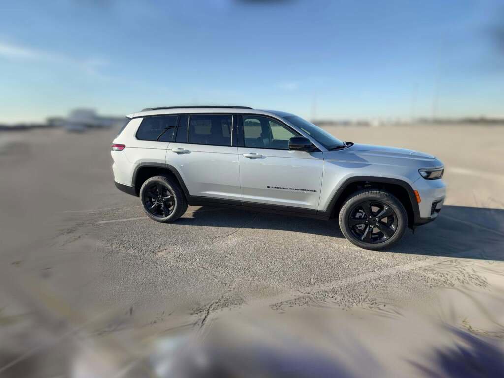 New 2025 Jeep Grand Cherokee L Limited w/ Black Appearance Package image 15