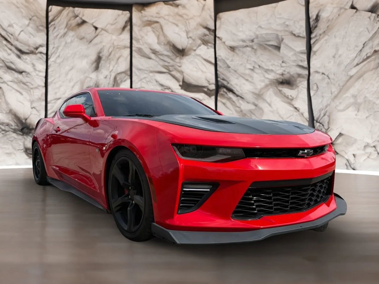 Used 2018 Chevrolet Camaro SS RWD image 3