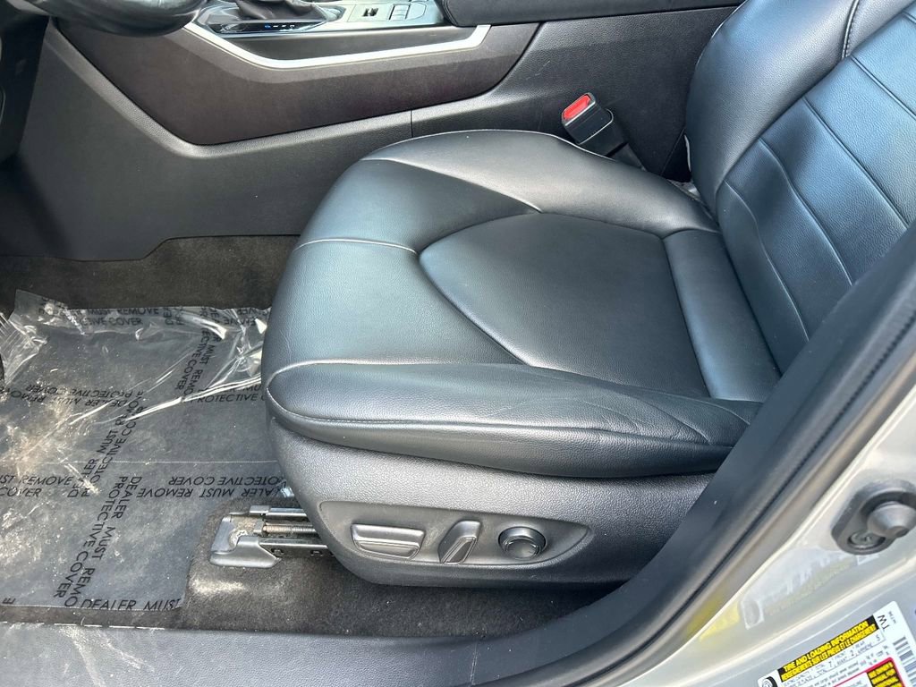 Used 2020 Toyota Highlander XLE image 21