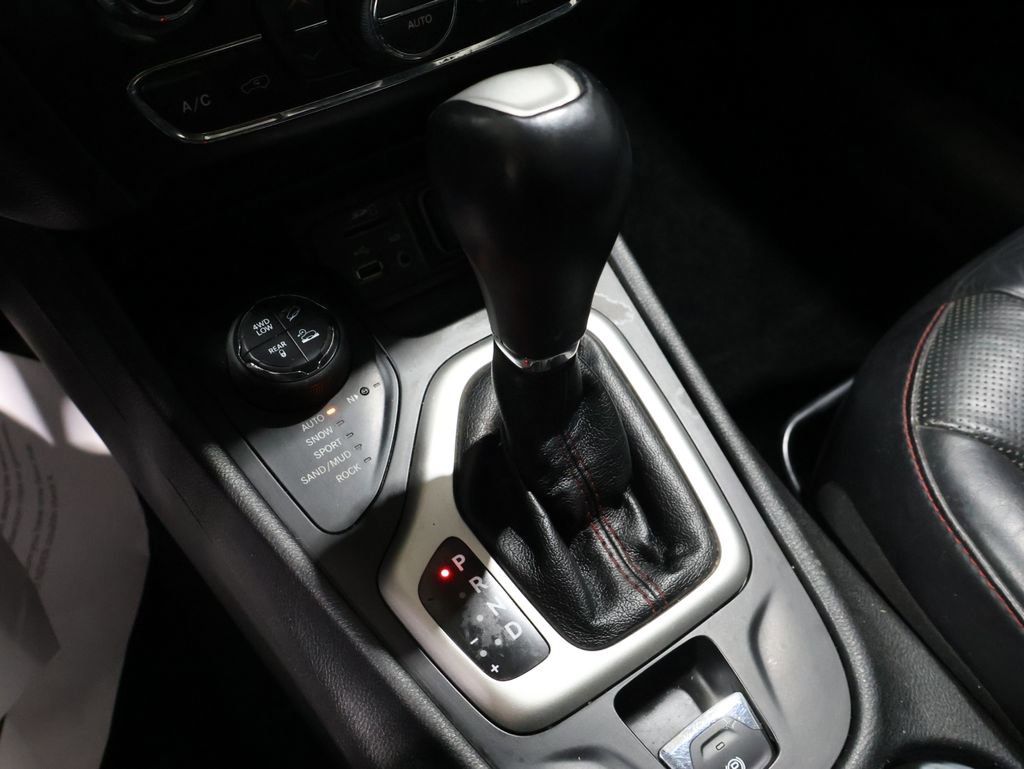 Used 2015 Jeep Cherokee Trailhawk w/ Comfort/Convenience Group image 41