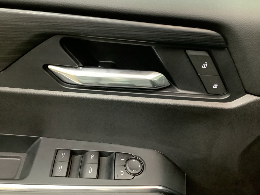 Used 2025 GMC Acadia Elevation image 13