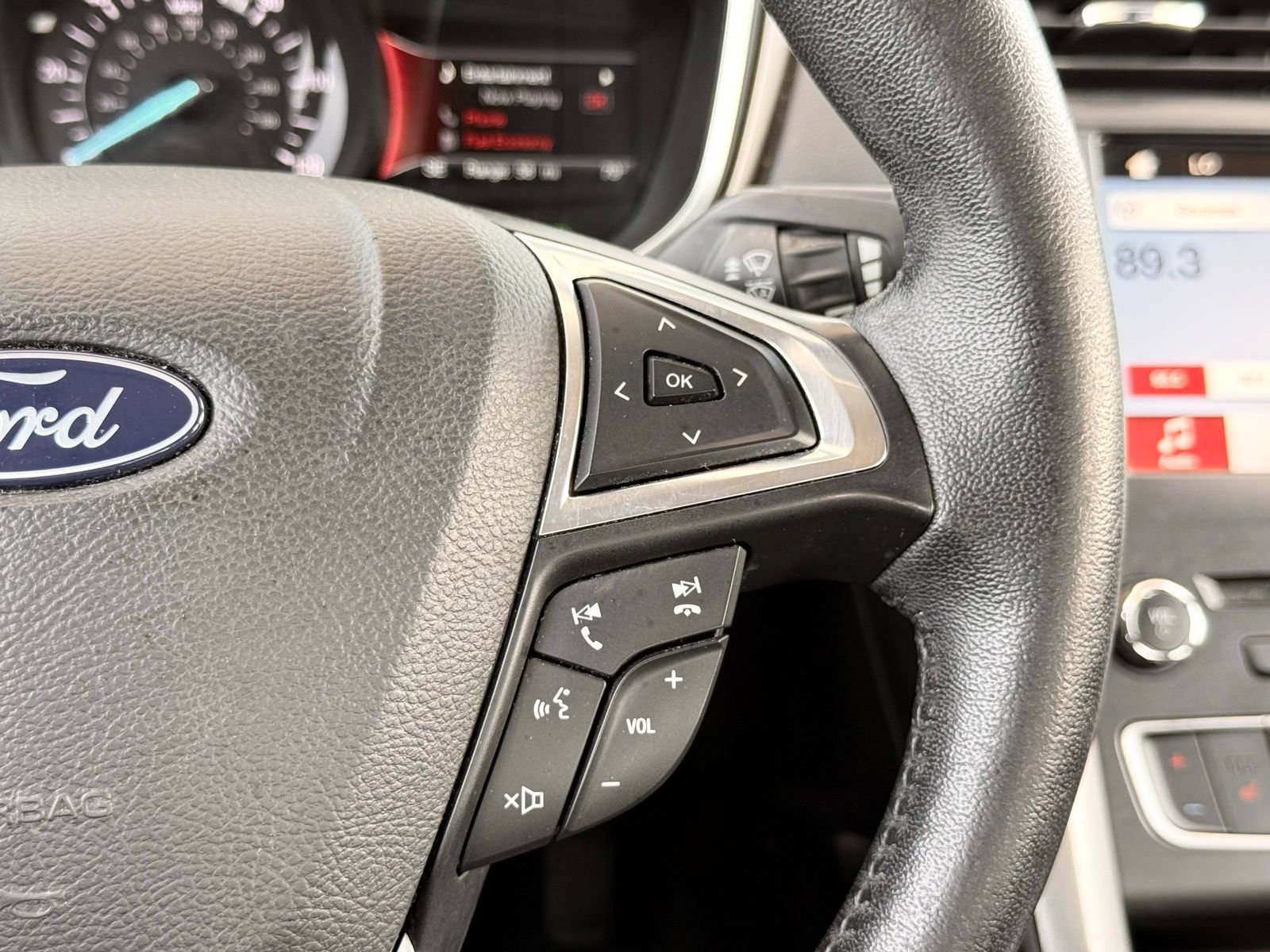 Used 2018 Ford Fusion SE w/ Equipment Group 602A FWD image 29