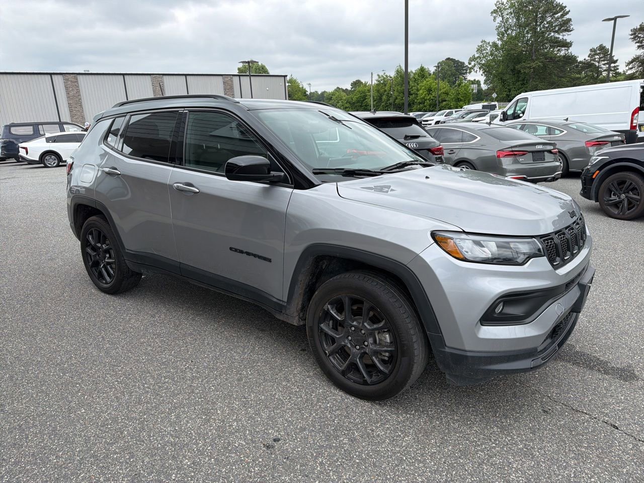 Used 2023 Jeep Compass Altitude w/ Sun and Sound Group AWD/4WD image 9