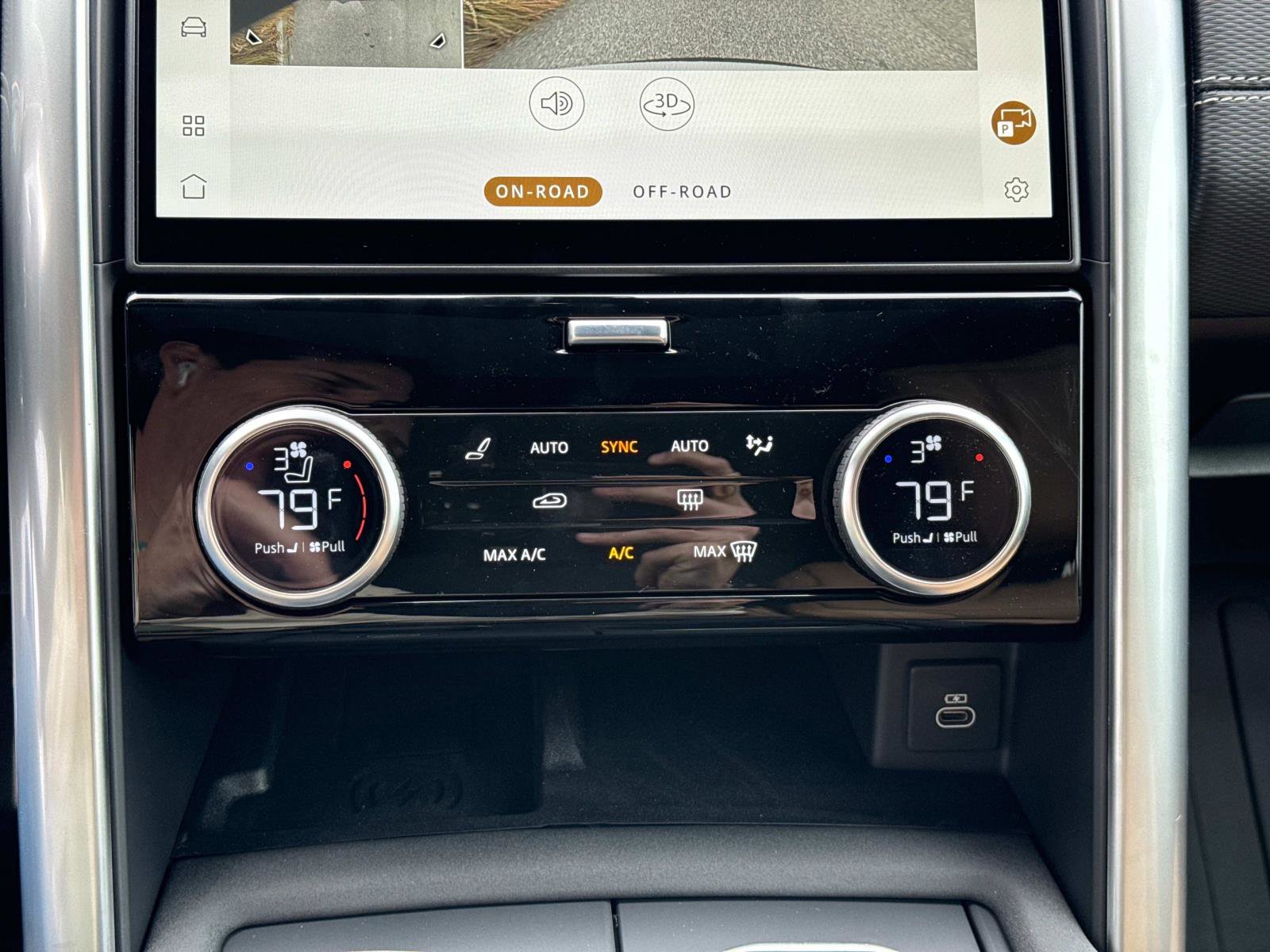 Certified 2025 Land Rover Discovery Dynamic SE image 25