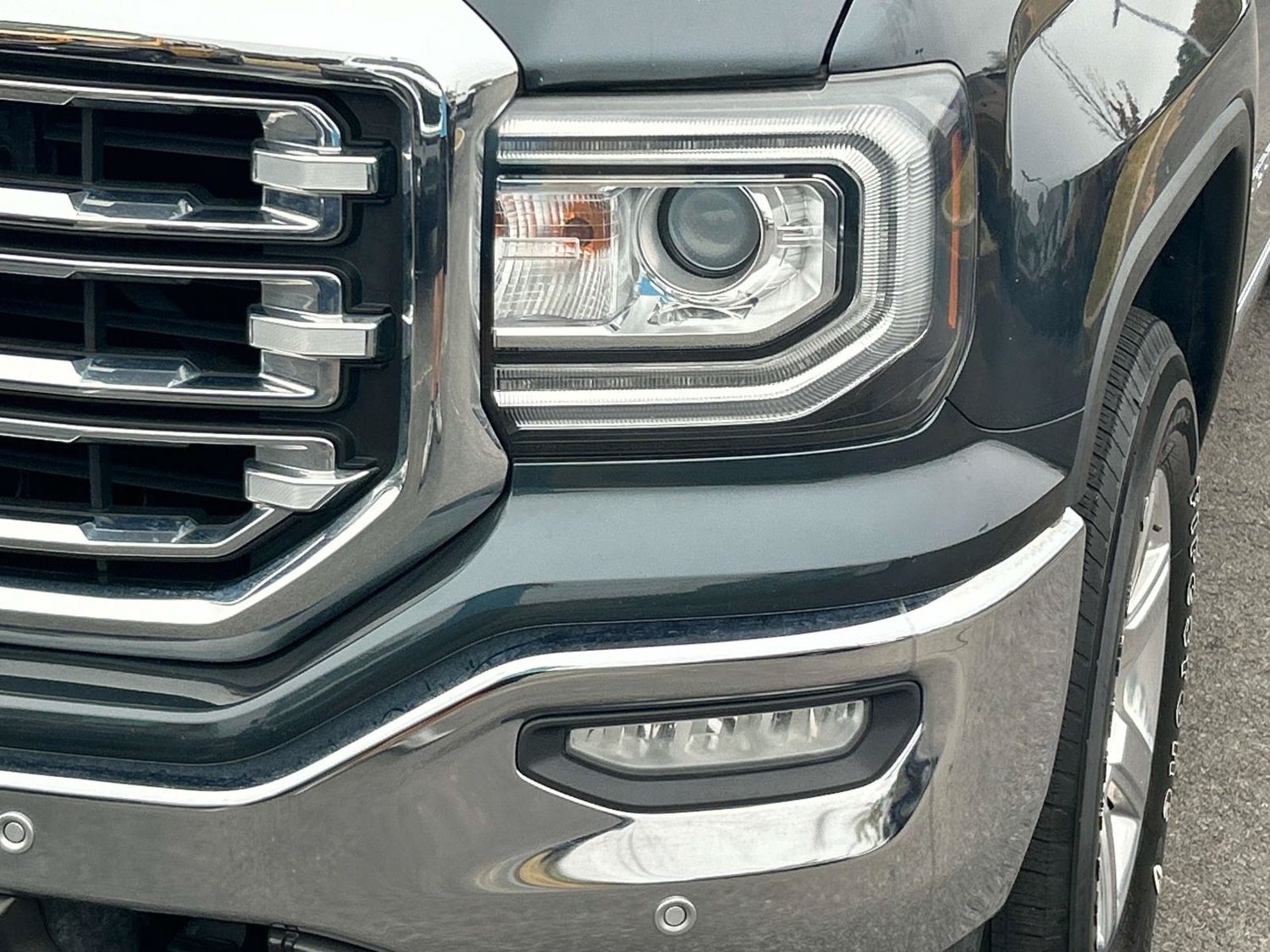Used 2017 GMC Sierra 1500 SLT w/ SLT Preferred Package AWD/4WD image 11