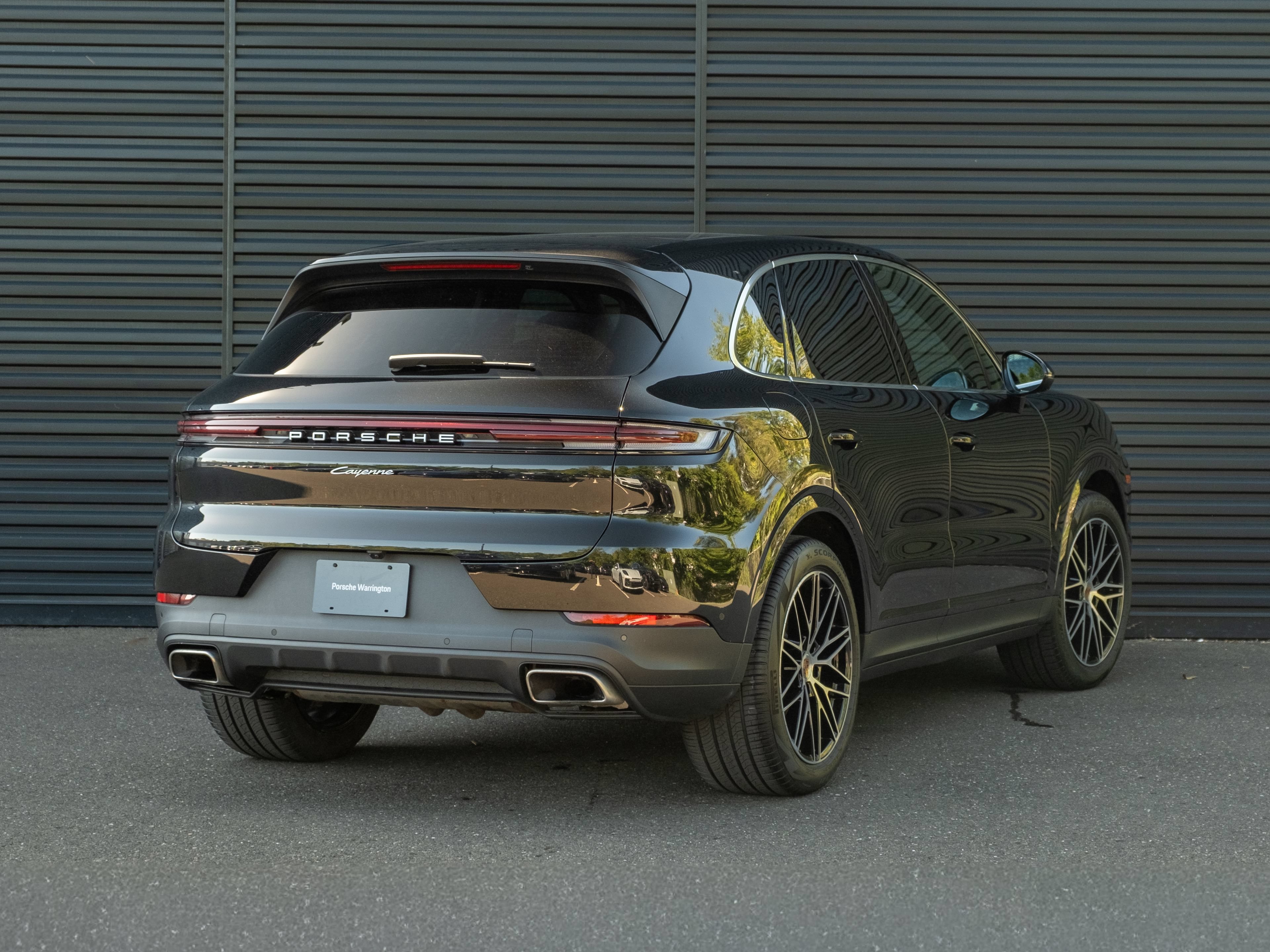 Certified 2025 Porsche Cayenne AWD/4WD image 8