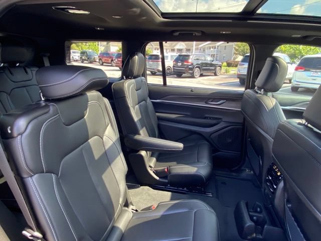 Used 2025 Jeep Grand Cherokee L Limited w/ Luxury Tech Group II AWD/4WD image 25