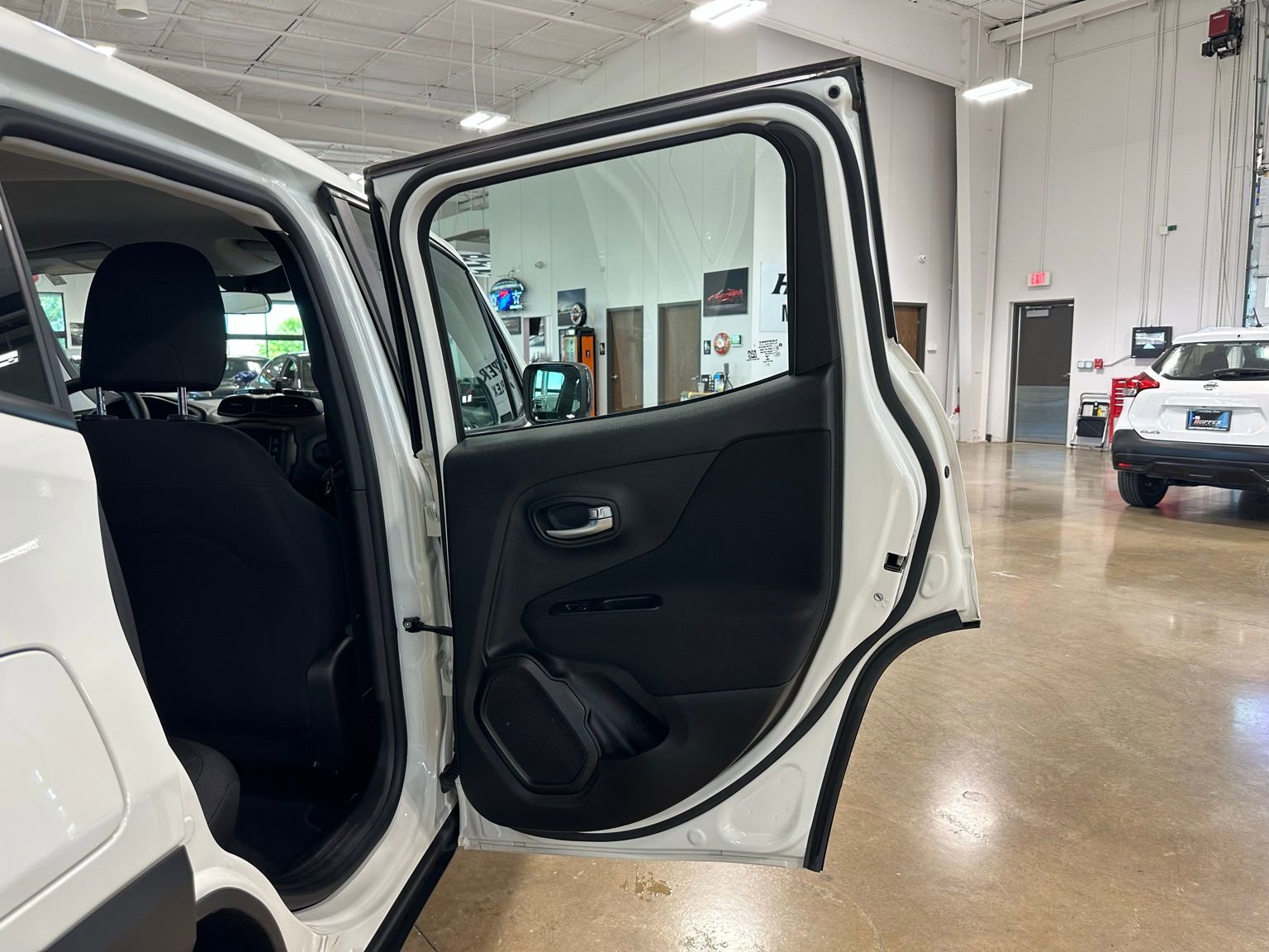Used 2020 Jeep Renegade Sport image 32