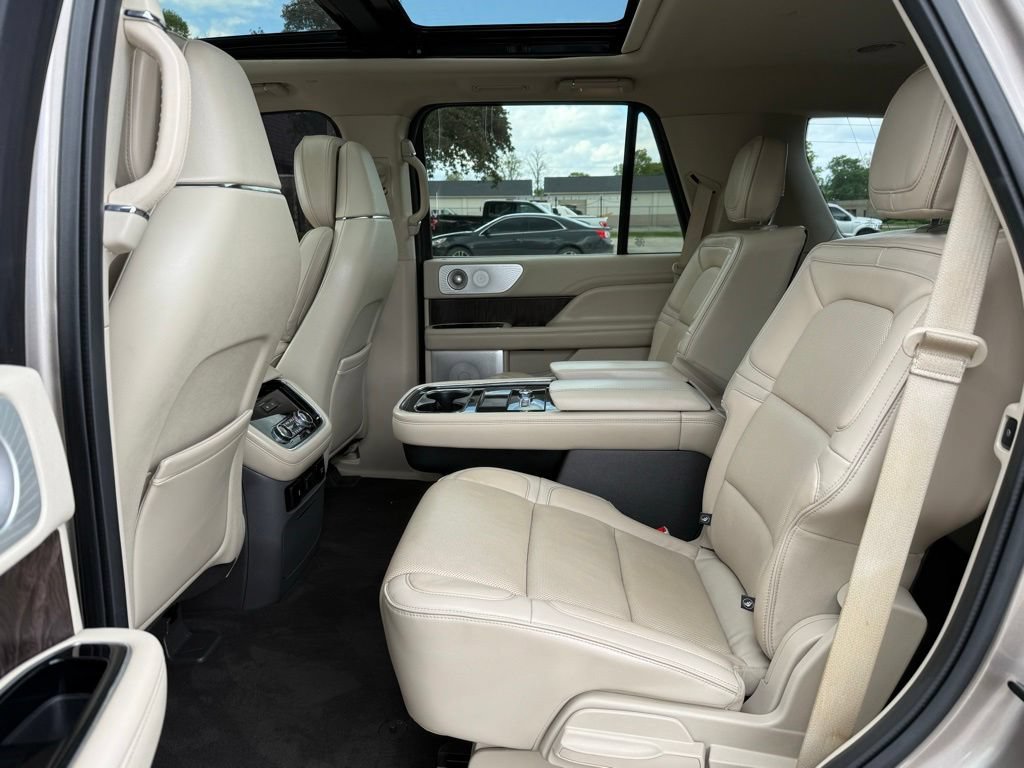 Used 2019 Lincoln Navigator Reserve AWD/4WD image 17