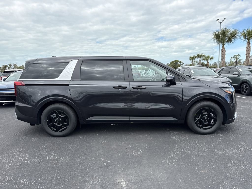 New 2026 Kia Carnival FWD image 3