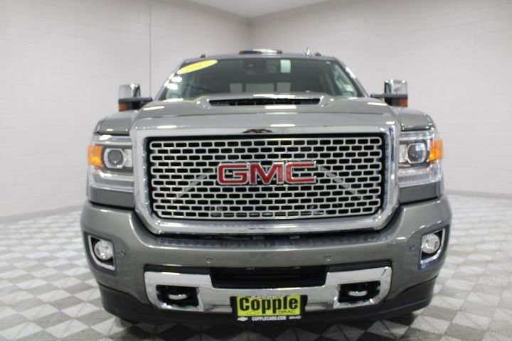 Used 2017 GMC Sierra 2500 Denali w/ Duramax Plus Package AWD/4WD image 6