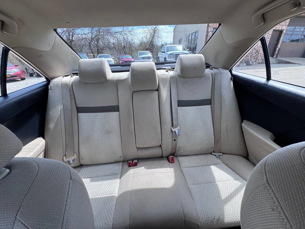 Used 2014 Toyota Camry LE image 29