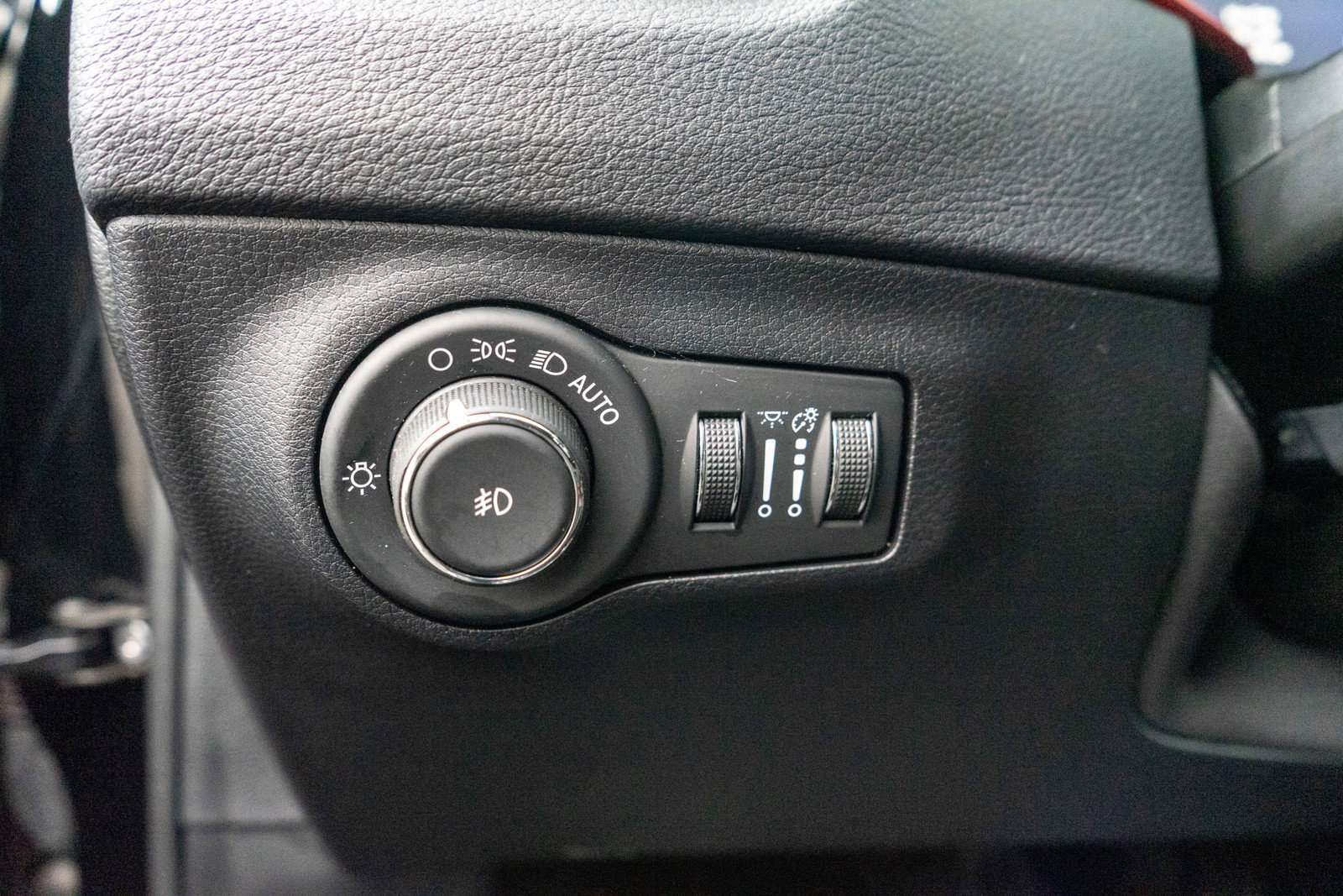 Used 2019 Jeep Compass Trailhawk w/ Cold Weather Group AWD/4WD image 15