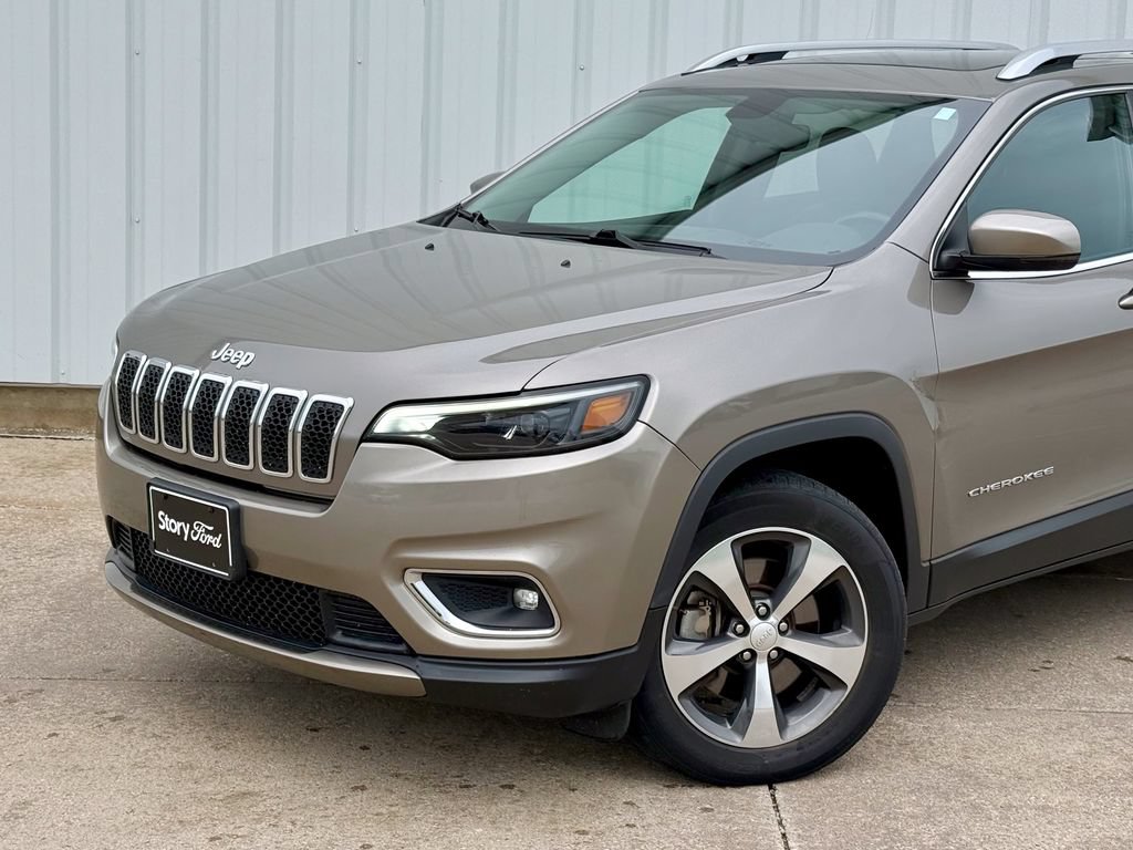 Used 2019 Jeep Cherokee Limited AWD/4WD image 2