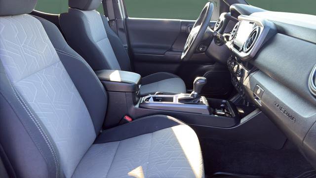 Used 2020 Toyota Tacoma TRD Off-Road w/ Technology Package AWD/4WD image 18