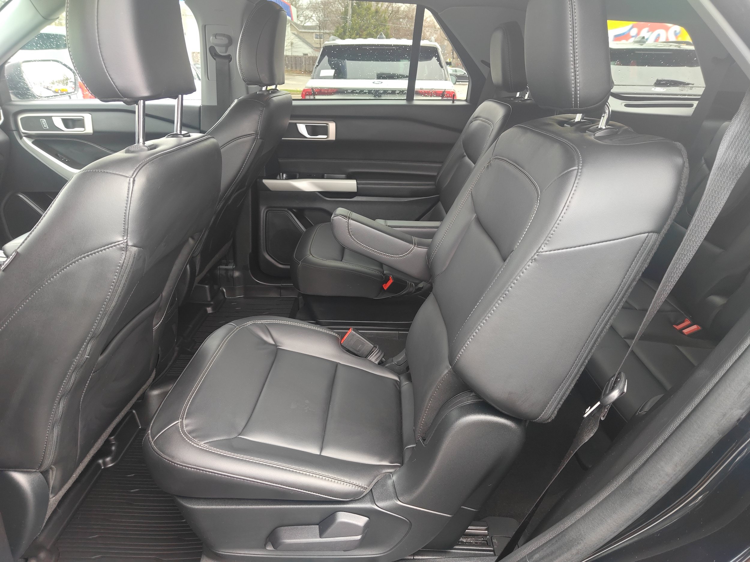 Used 2023 Ford Explorer XLT w/ Equipment Group 202A AWD/4WD image 9