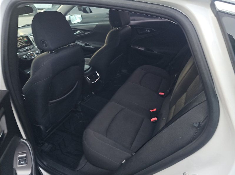 Used 2018 Chevrolet Malibu LT FWD image 10