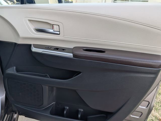 Used 2023 Toyota Sienna Platinum image 37