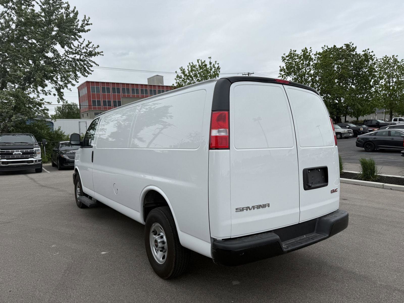 Used 2024 GMC Savana 2500 Extended w/ Driver Convenience Package RWD image 5