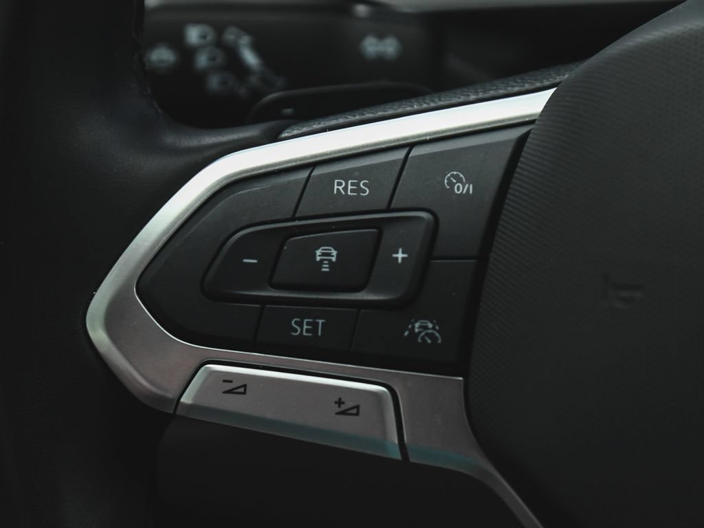 Used 2025 Volkswagen Atlas SEL Premium R-Line AWD/4WD image 31