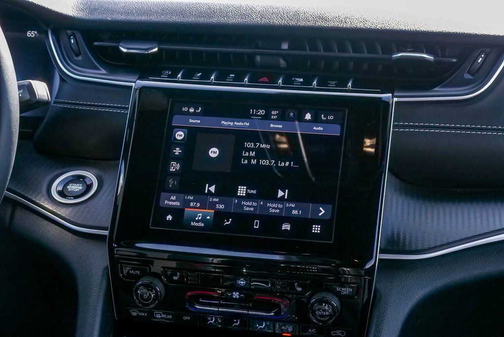 Used 2023 Jeep Grand Cherokee L Laredo image 13