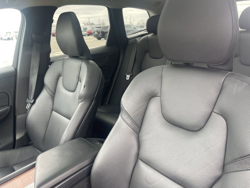 Used 2024 Volvo XC60 B5 Plus image 17
