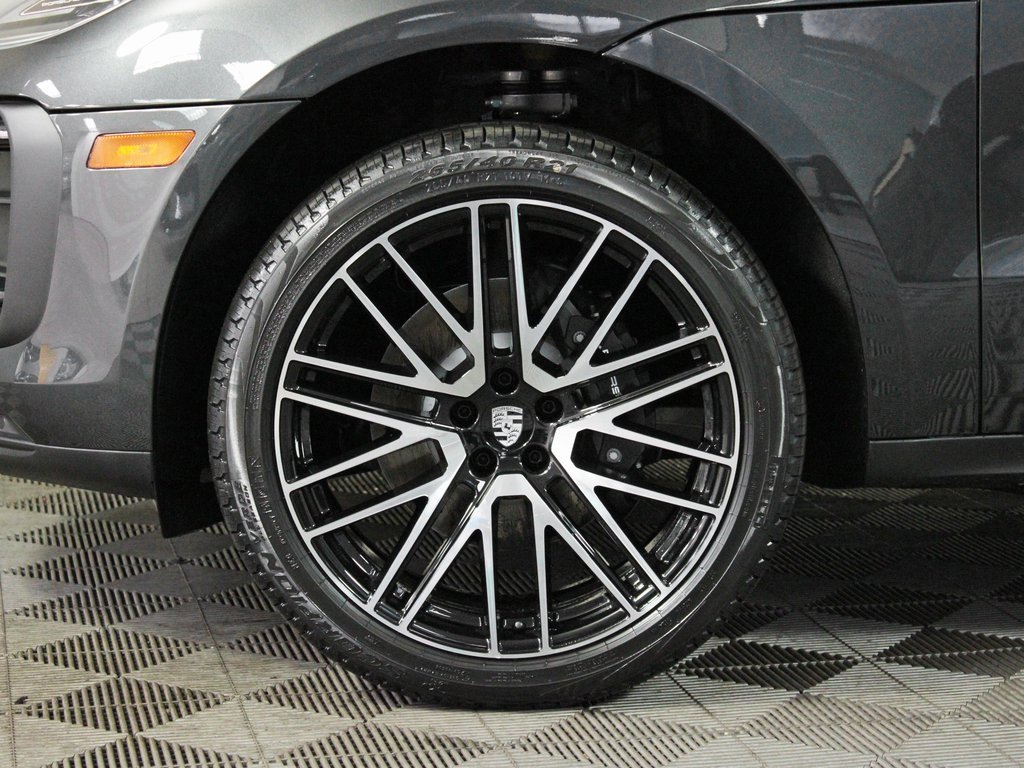 Used 2025 Porsche Macan image 38