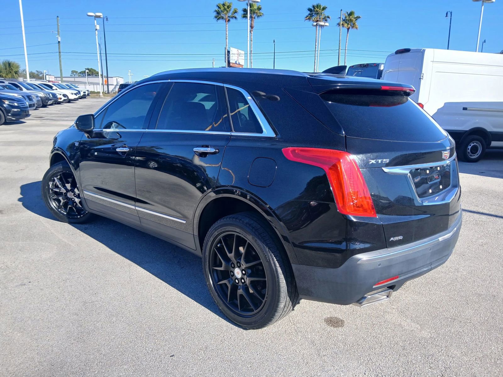 Used 2017 Cadillac XT5 Luxury w/ Driver Awareness Package image 6