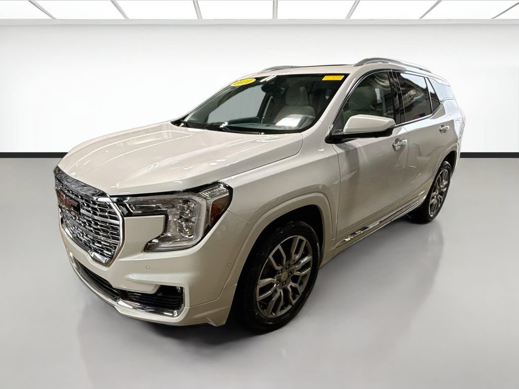 Used 2024 GMC Terrain Denali w/ Denali Premium Package AWD/4WD image 1