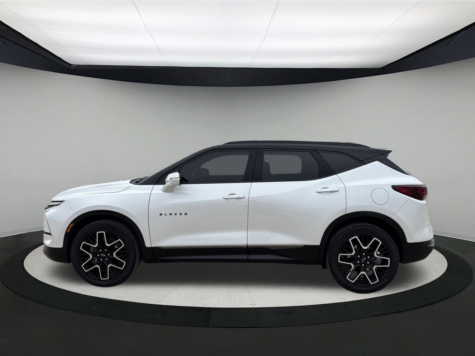 Used 2023 Chevrolet Blazer RS w/ Driver Confidence II Package AWD/4WD image 4