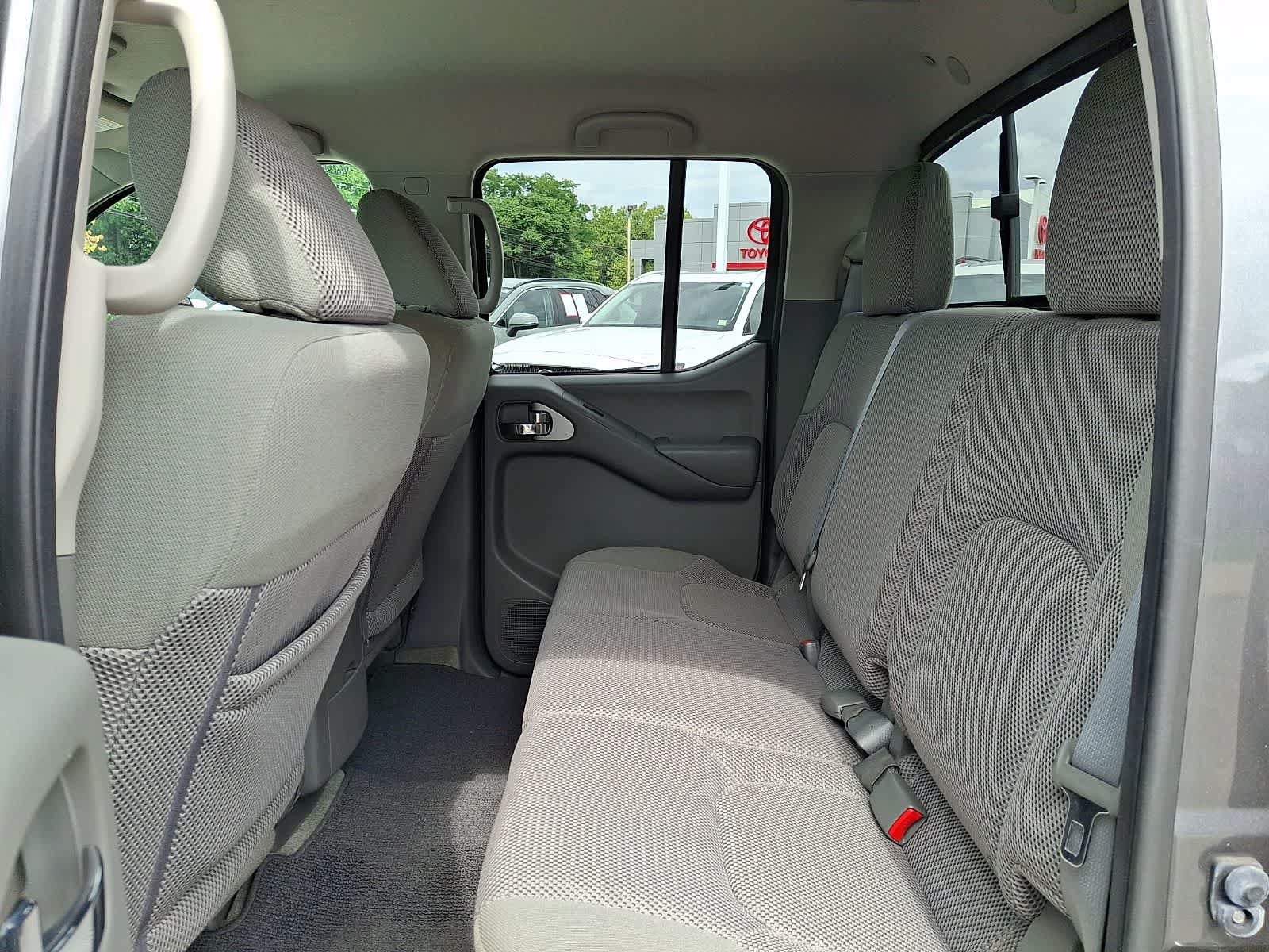 Used 2016 Nissan Frontier SV AWD/4WD image 11