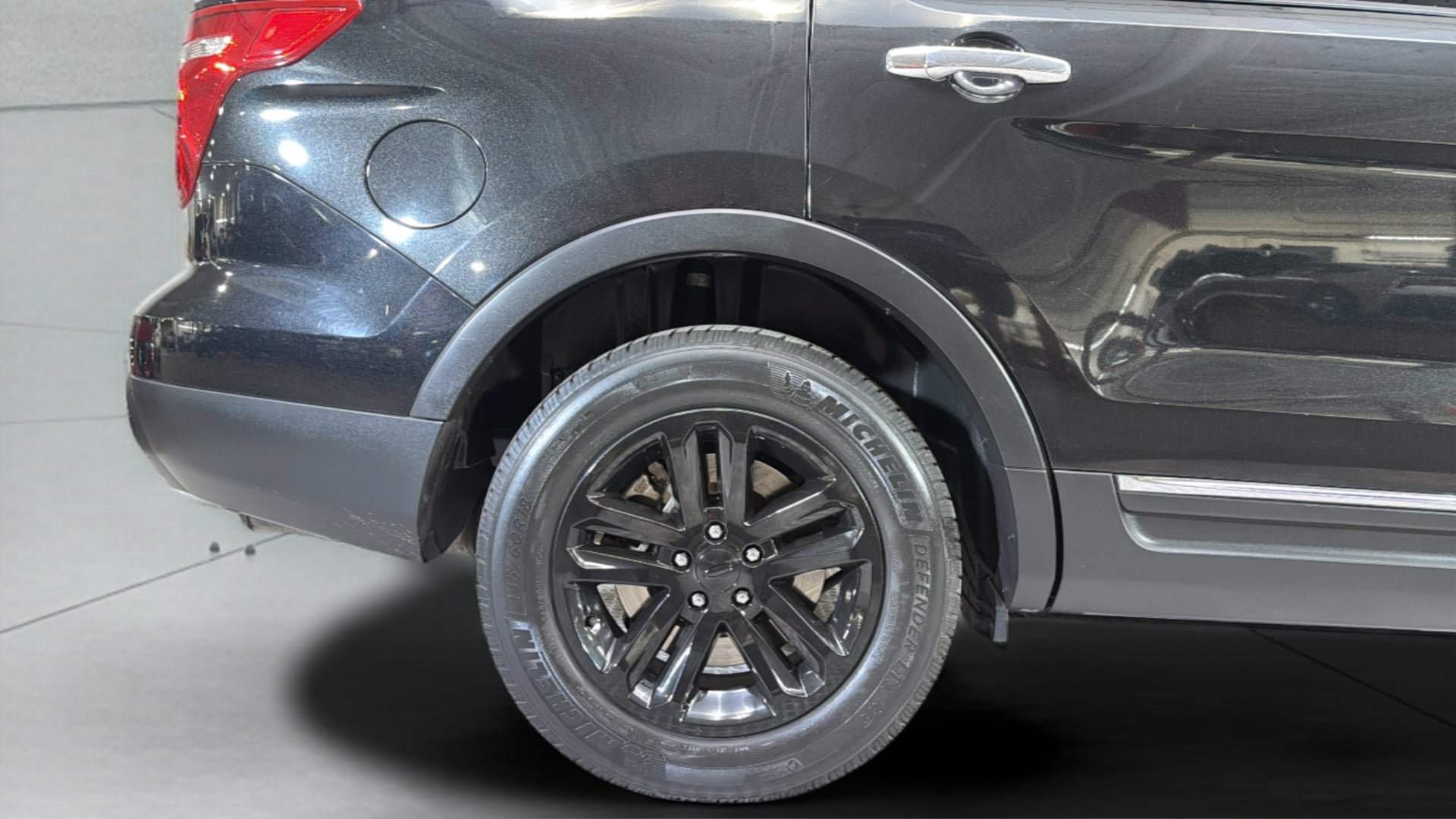Used 2014 Ford Explorer XLT FWD image 35