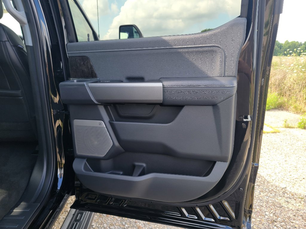 New 2025 Ford F250 Lariat w/ Black Appearance Package image 33