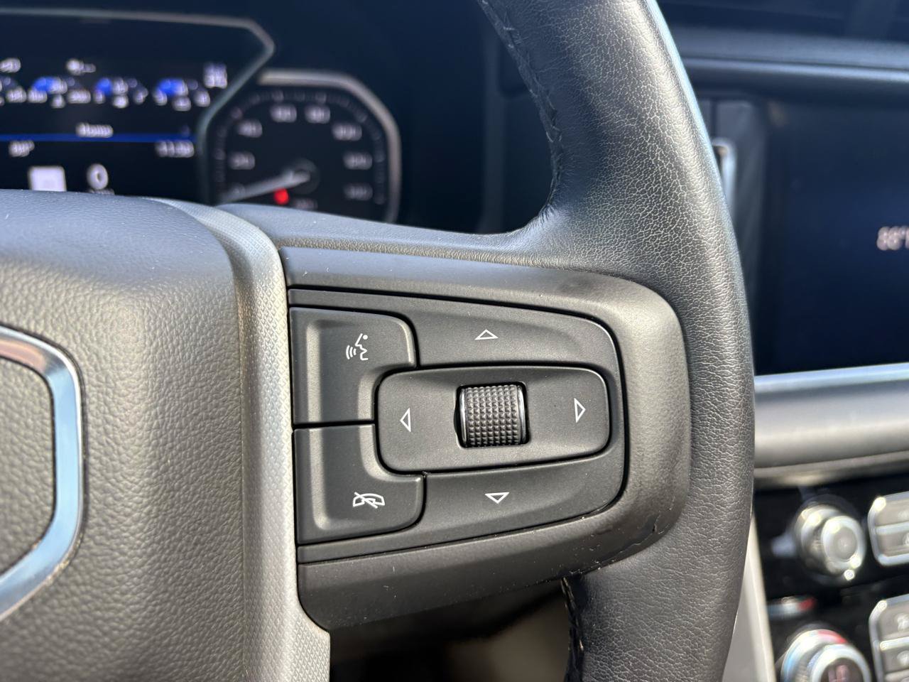 Used 2021 GMC Yukon Denali w/ Denali Ultimate Package AWD/4WD image 28