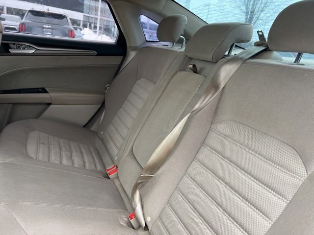 Used 2017 Ford Fusion SE image 29