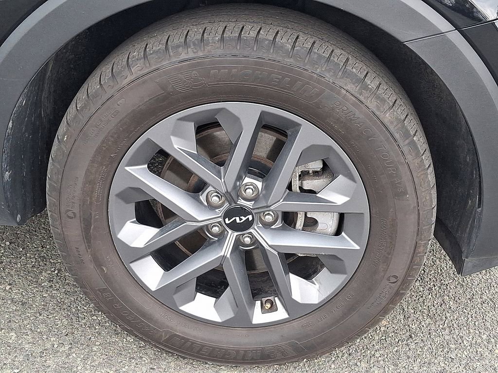 Used 2024 Kia Telluride LX AWD/4WD image 9