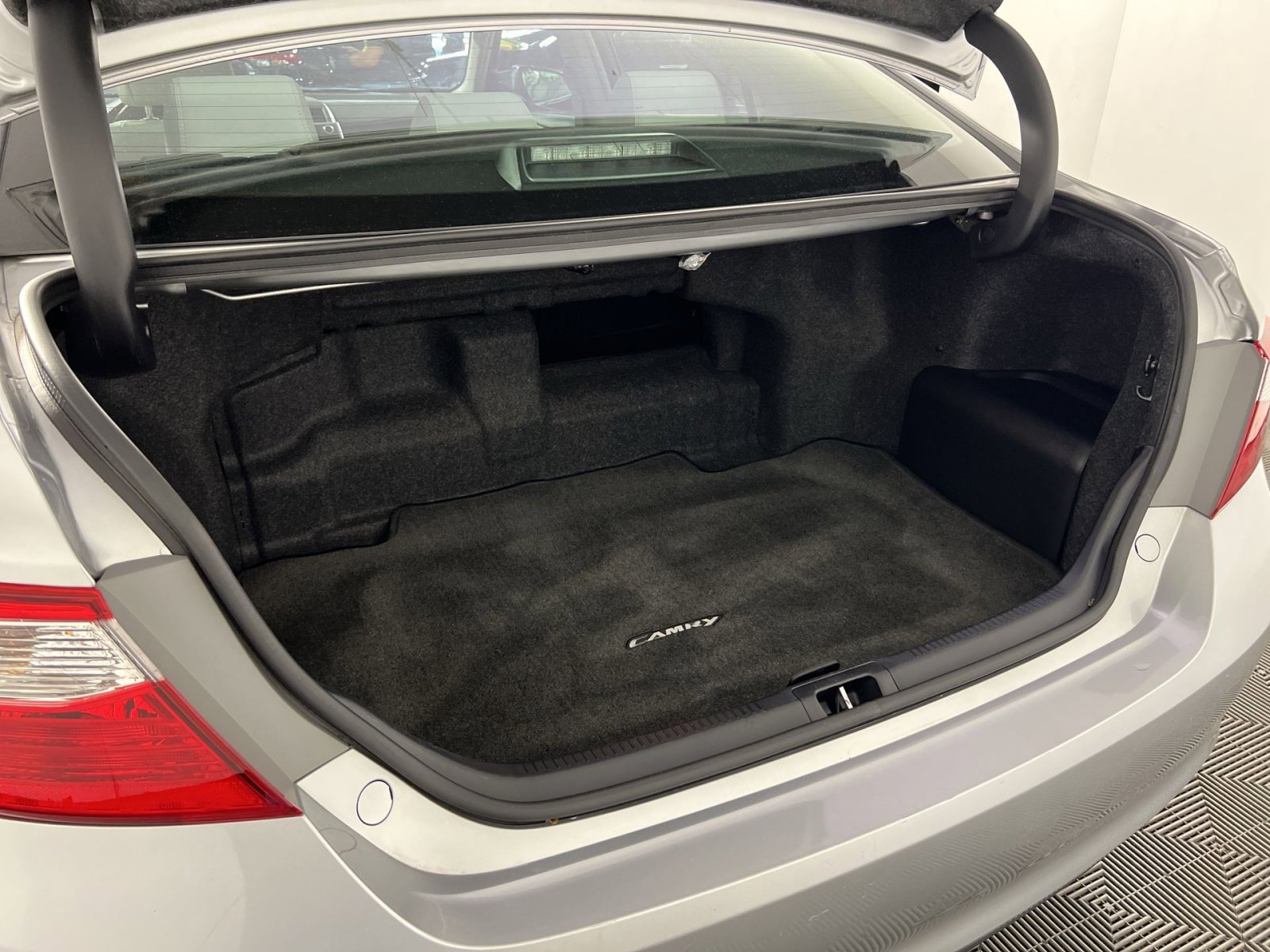 Used 2017 Toyota Camry XLE w/ Moonroof Package FWD image 27